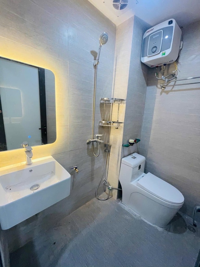 Bán căn CCMN 60m, 10 phòng khép kín full đồ, thang máy êm ru, dòng tiền ổn định, vài bước ra phố, khu Bách – Kinh – Xây