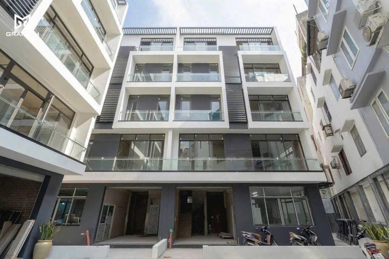 BÁN BIỆT THỰ THE GLORIA NGUYÊN HỒNG, ĐỐNG ĐA – 136M x 5T – MT 10M – ĐẲNG CẤP THƯỢNG LƯU