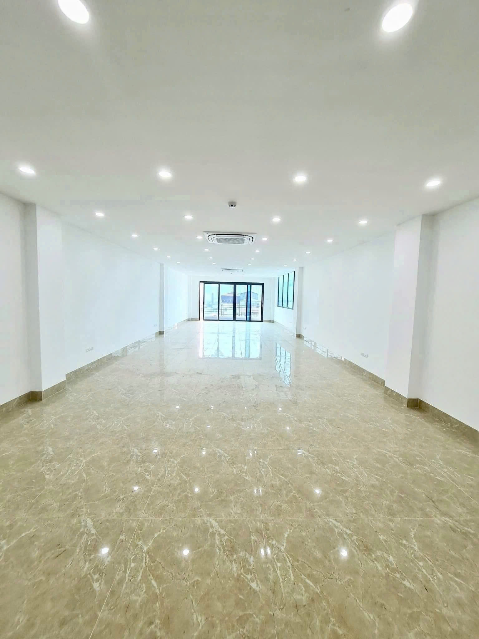BÁN NHÀ MẶT PHỐ VĂN CAO, BA ĐÌNH – 100M x 6T – VỈA HÈ Ô TÔ TRÁNH – KINH DOANH – GIÁ 65 TỶ