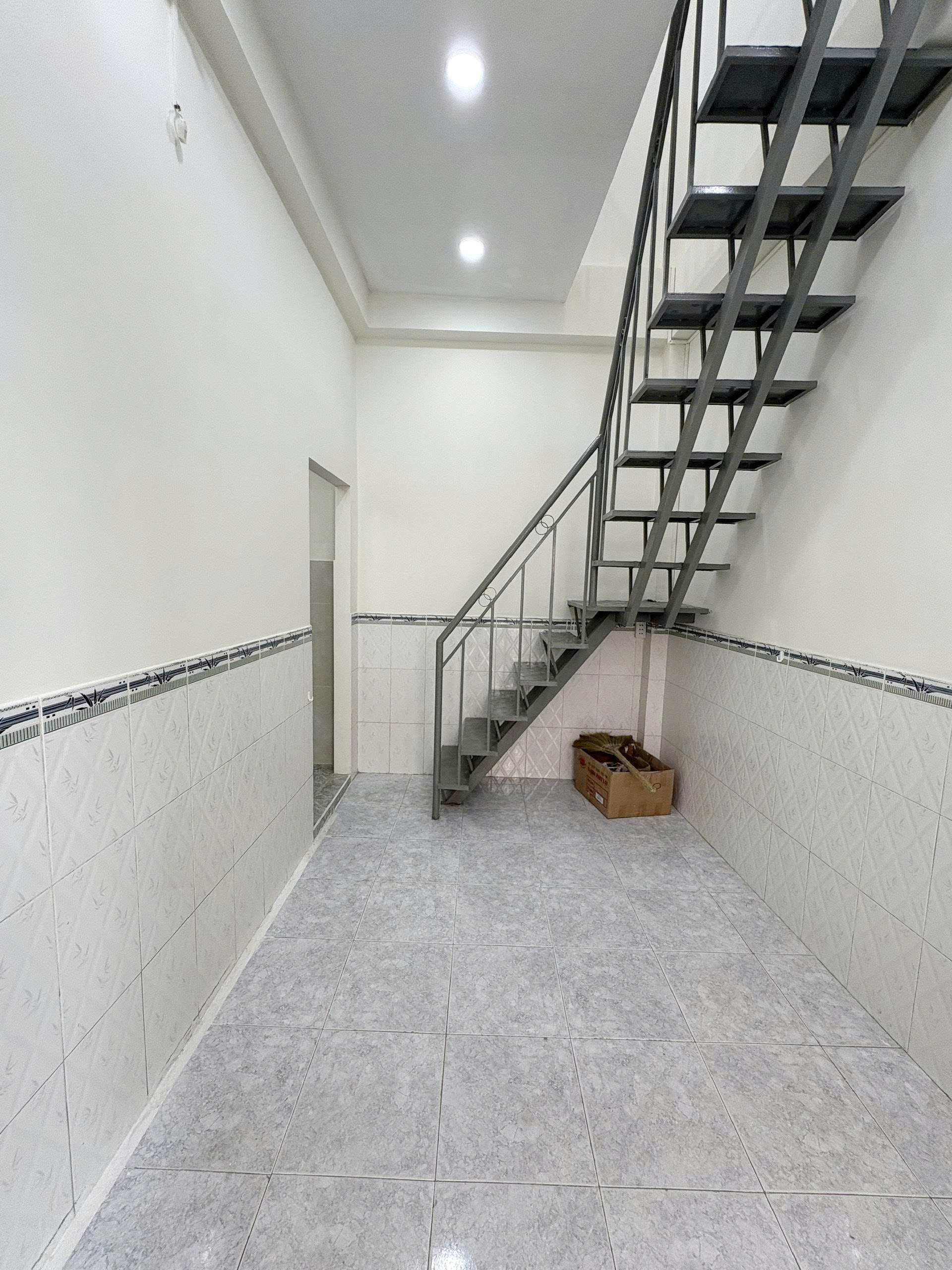 Nhà mới hẻm 1225 Phạm Thế Hiển P5Q8 (ko lộ giới)