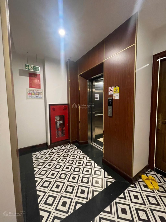 Bán tòa CCMN 6 tầng phố Cầu Giấy, dòng tiền gần 700tr/năm, mặt ngõ thoáng, 45m, 9.5 tỷ