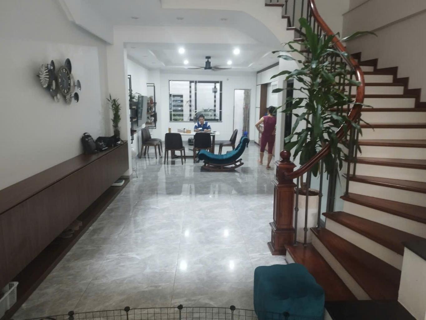 PHÚC ĐỒNG,LONG BIÊN 19tỷ 85m MẶT TIỀN 5.5, SẴN 5 TẦNG Ô TÔ GARA