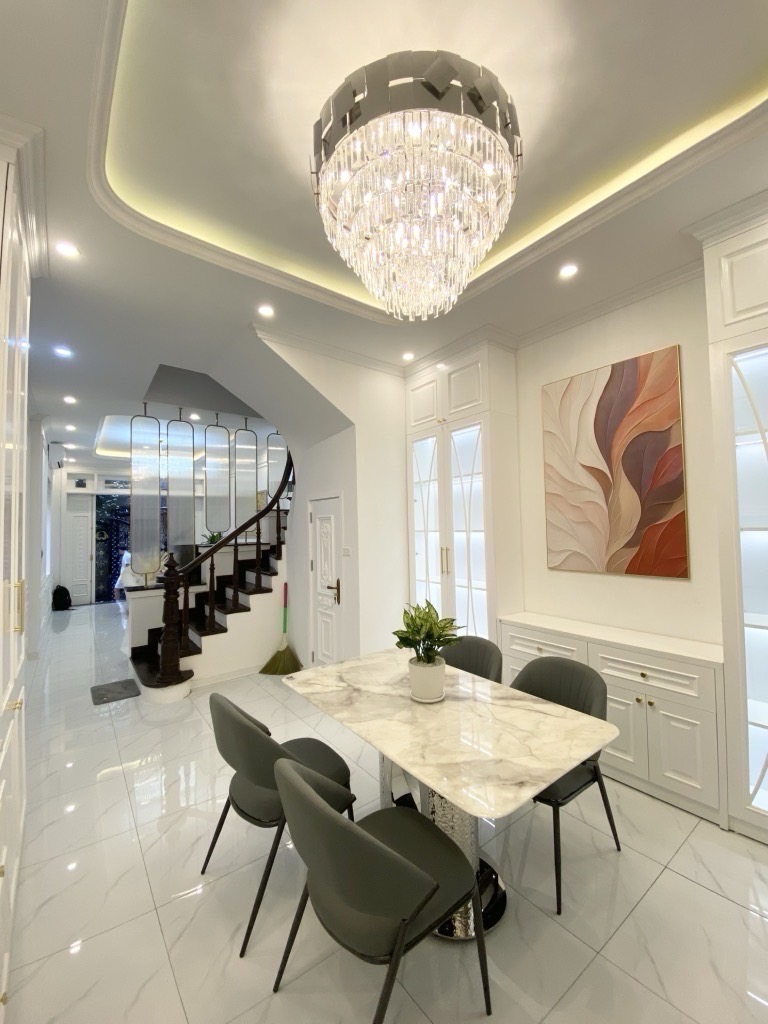 Láng Trung, sống như nghỉ dưỡng, lô góc, đủ tiện nghi, nở hậu, phong thủy vượng