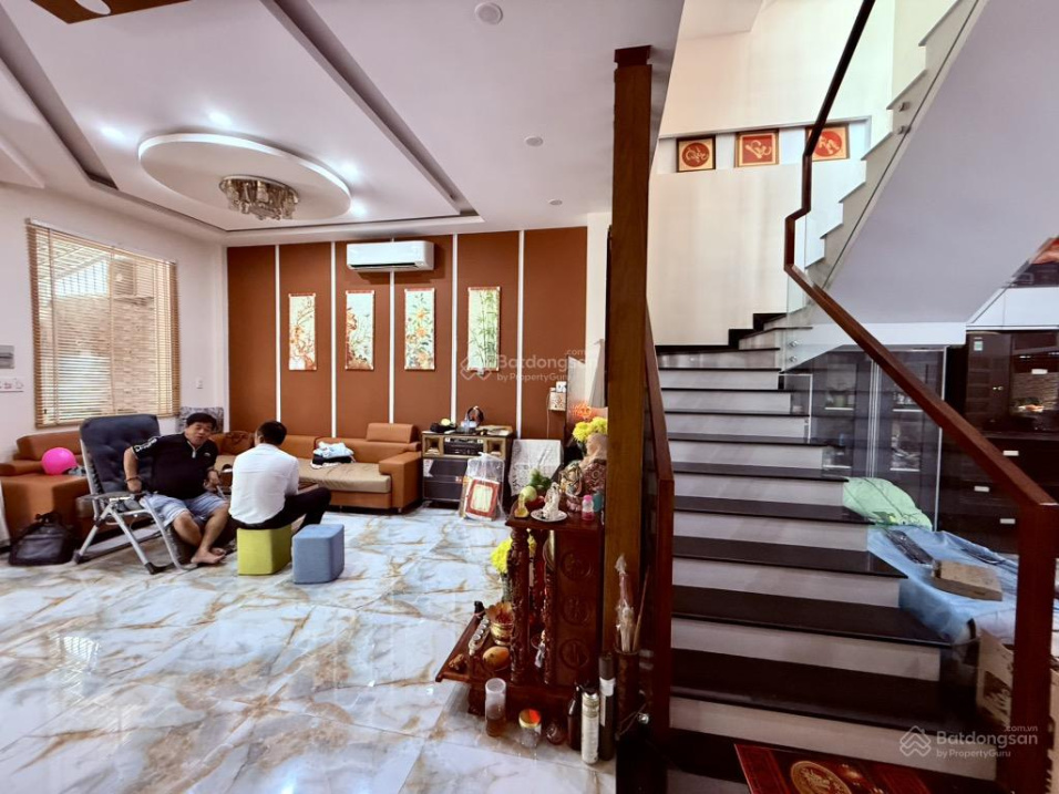 Biệt thự lô góc 2 mặt tiền vỉa hè rộng khu dân cư Bình Điền cao cấp, 9x17m, 4 tầng, 15 tỷ