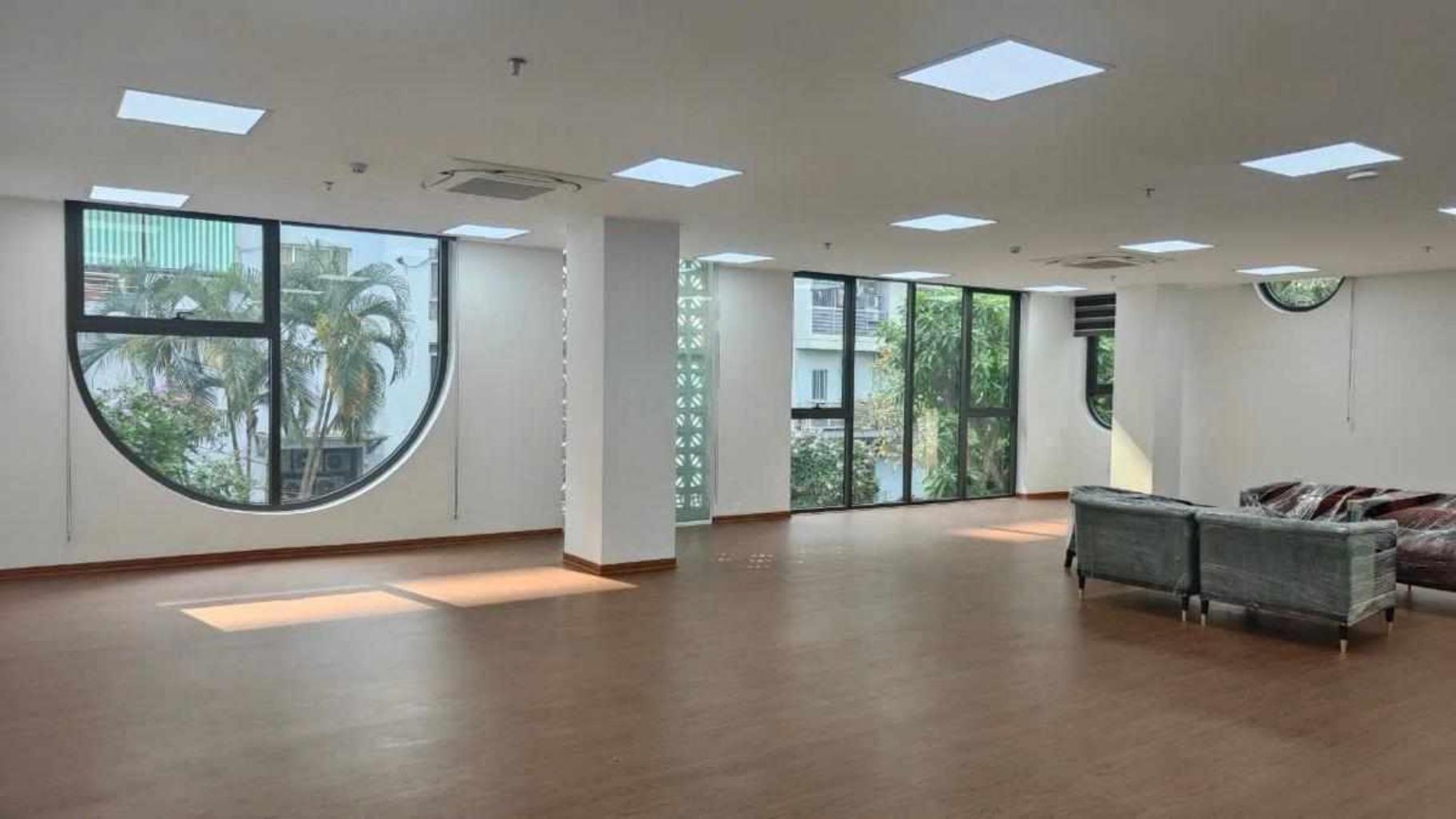 (Tin thật 100%) Bán tòa Building lô góc cao cấp 99m2 x 10T mặt phố Nguyên Hồng – Dòng tiền 3 tỷ/năm