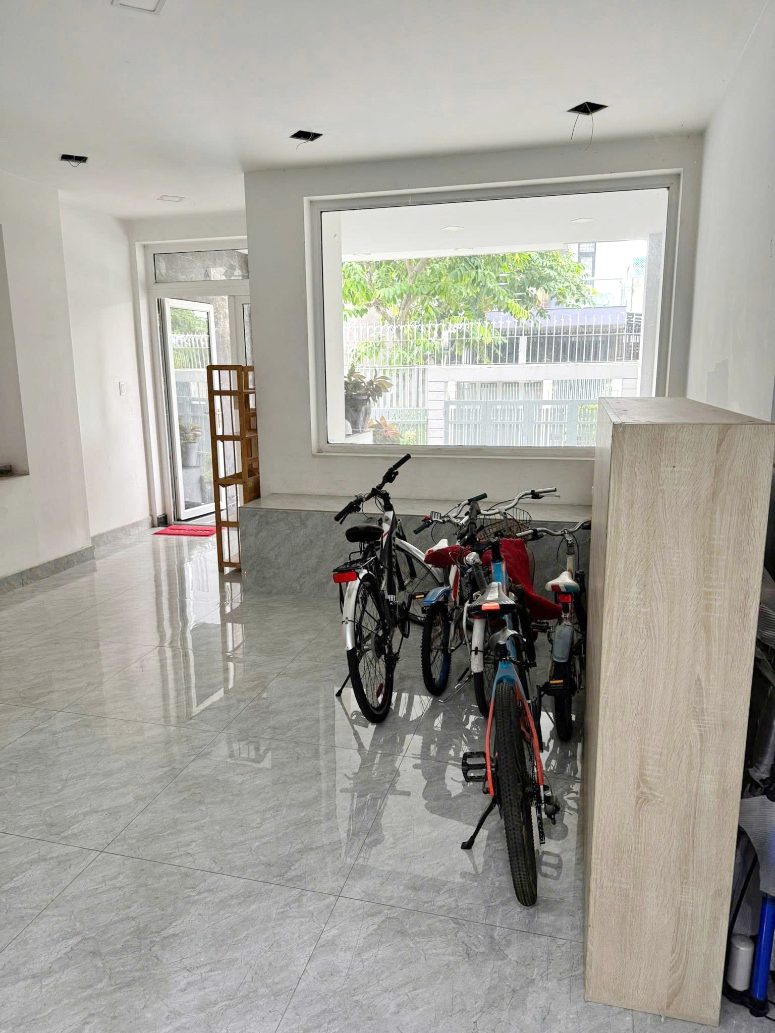 Nhà 10x19m (có hầm) KDC Dương Hồng, đường Nguyễn Văn Linh Xã Bình Hưng, Bình Chánh, TPHCM, bên ngoài khu Mizuki