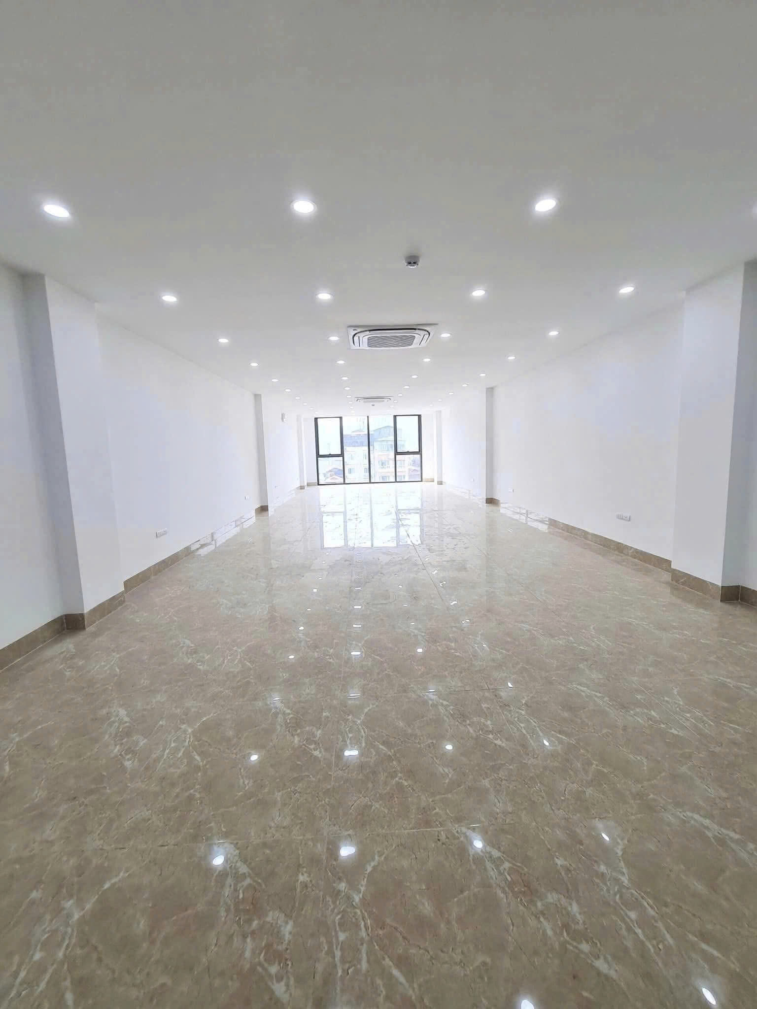 BÁN NHÀ MẶT PHỐ VĂN CAO, BA ĐÌNH – 100M x 6T – VỈA HÈ Ô TÔ TRÁNH – KINH DOANH – GIÁ 65 TỶ