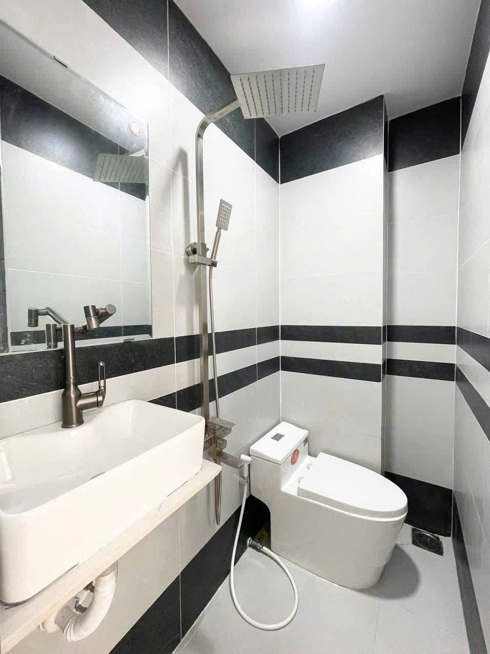 4.68 tỷ Nhà mới vị trí đẹp cách mặt tiền 2 căn 2lầu/ST BTCT Hưng Phú P9Q8