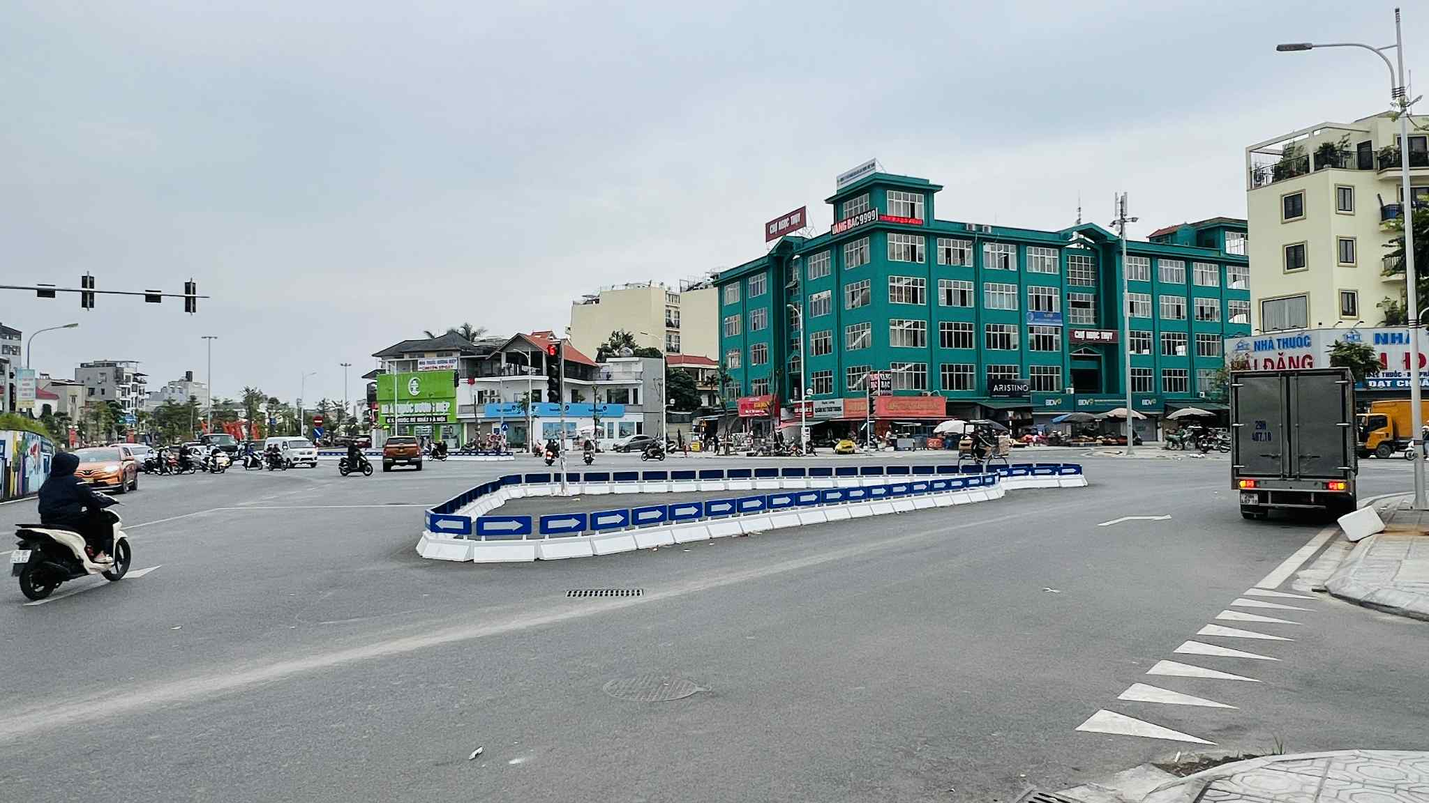 BÁN NHÀ NGỌC THUỴ, 110M x 5 TẦNG, MẶT TIỀN 6.5M, GARA, ÔTÔ TRÁNH
