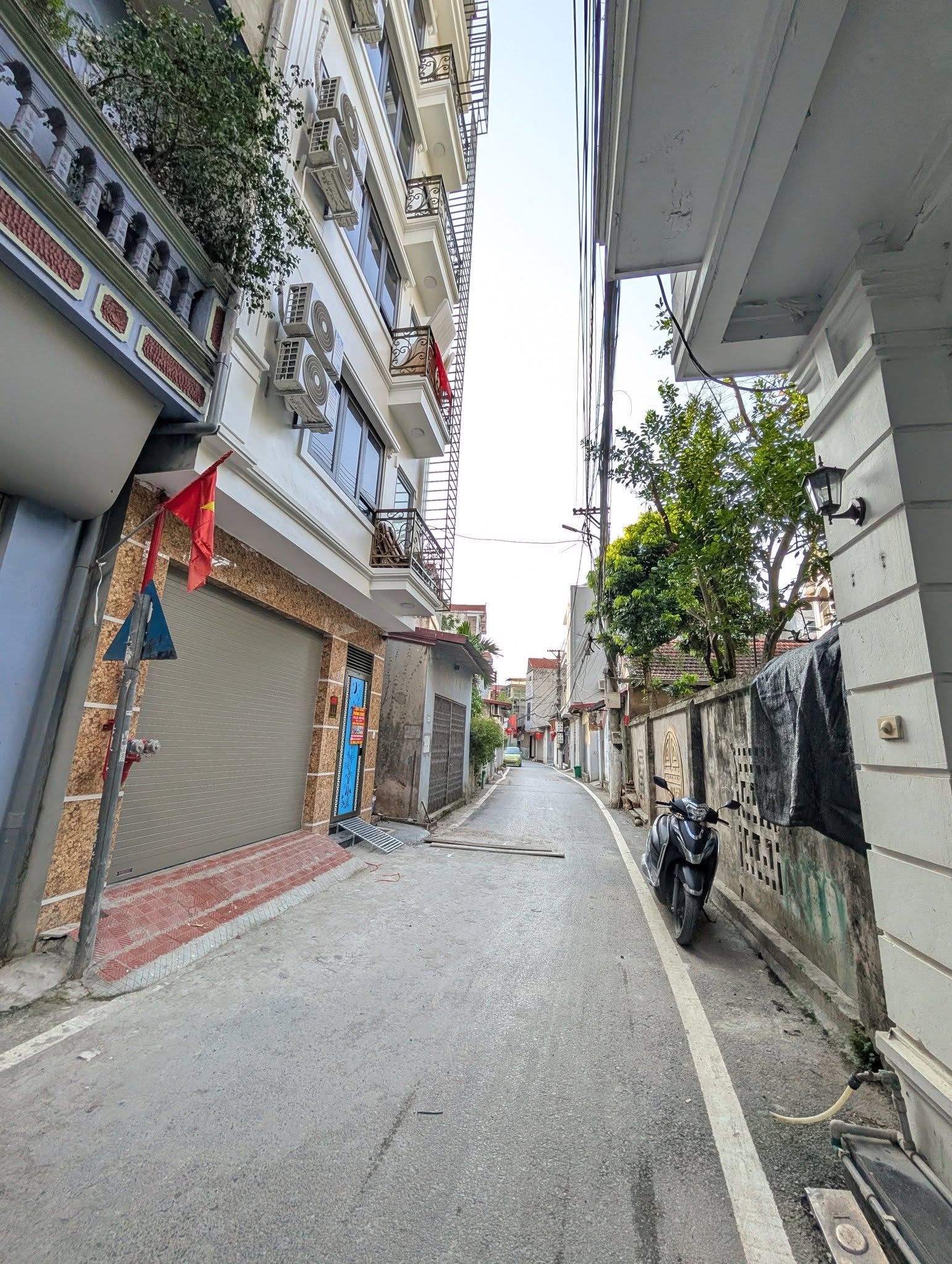 “NGÔI NHÀ NHỎ, HẠNH PHÚC LỚN” – LỜI TẠM BIỆT 35M² 5 TÂNG ĐẦY KỶ NIỆM Ở LAI XÁ