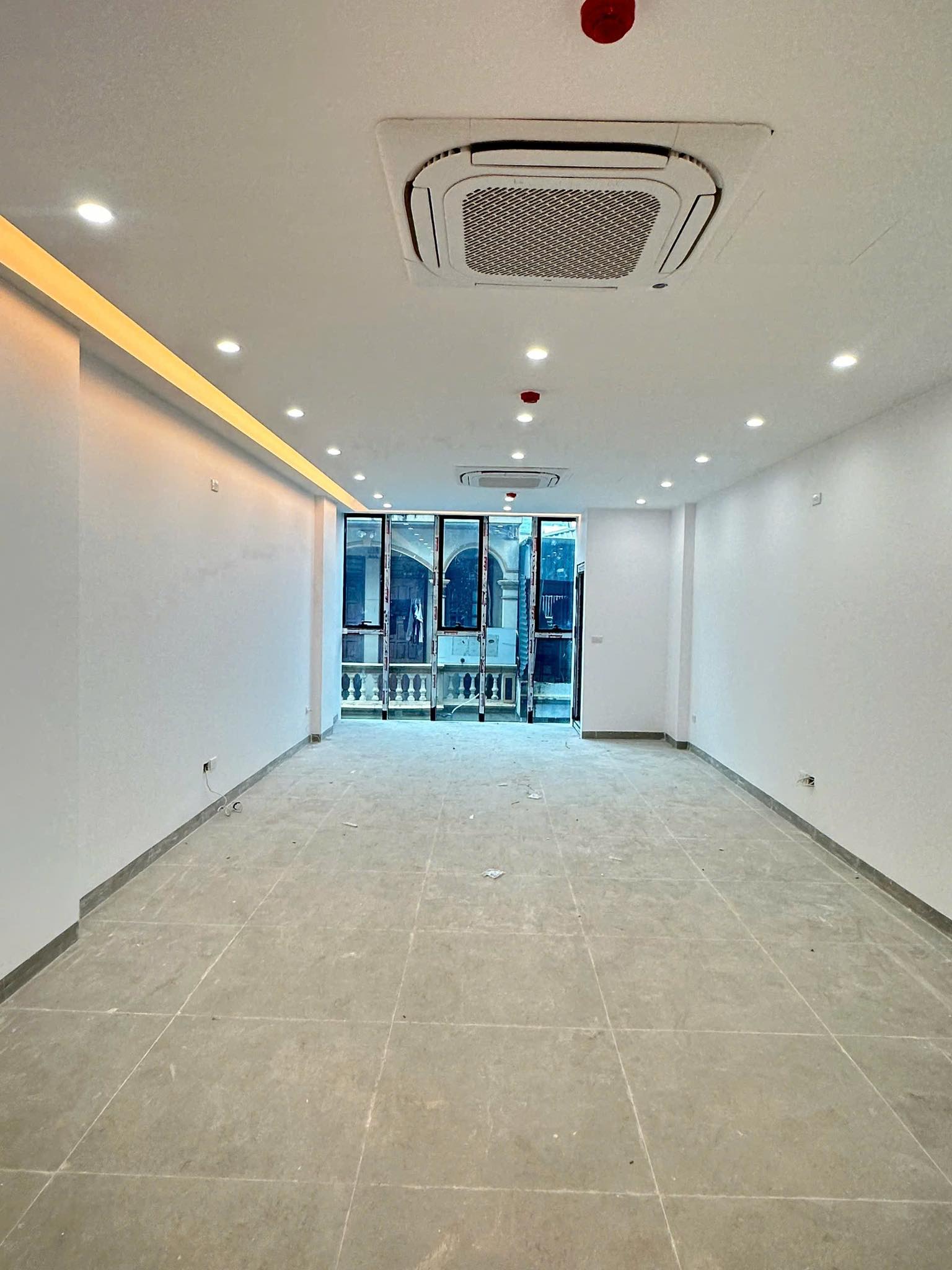 TN VP Nguyễn Khang 73m 9 tầng mặt tiền 4.5m 35 Tỷ ô tô kinh doanh 0986073333