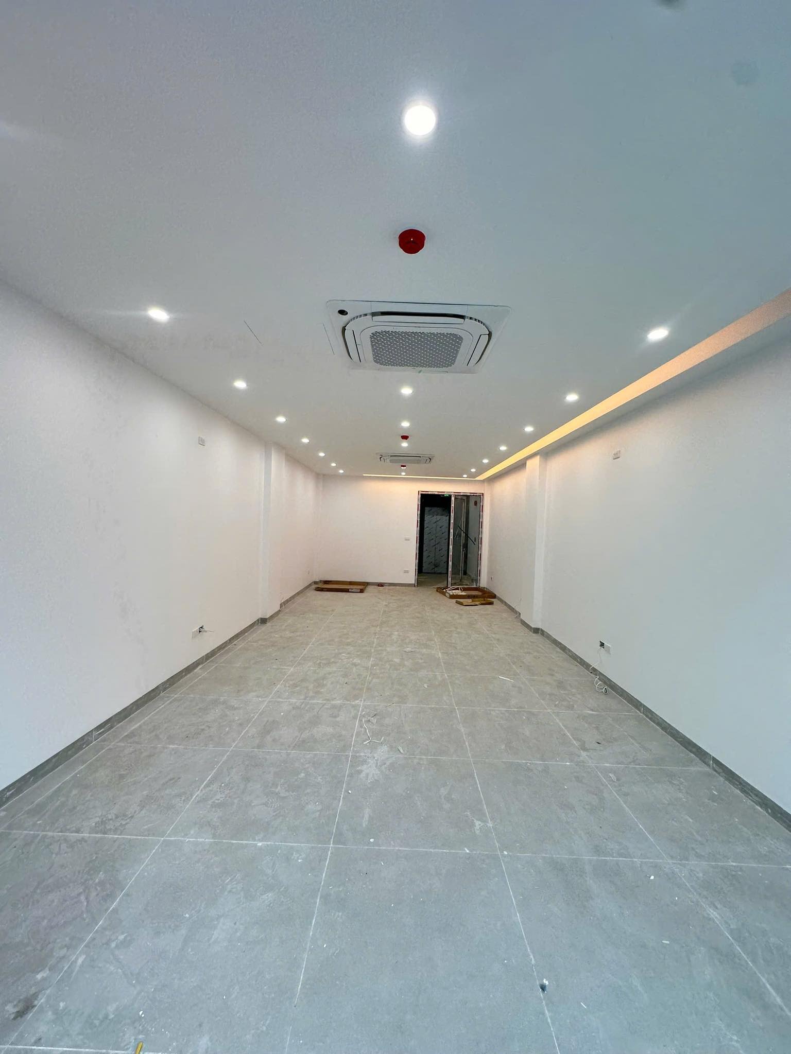 TN VP Nguyễn Khang 73m 9 tầng mặt tiền 4.5m 35 Tỷ ô tô kinh doanh 0986073333