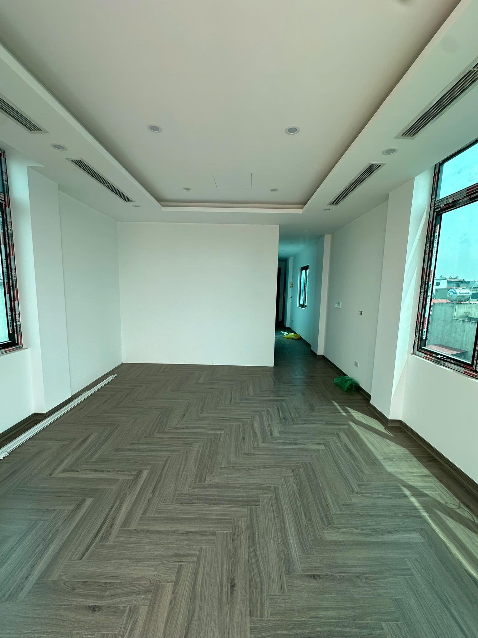 TN VP Nguyễn Khang 73m 9 tầng mặt tiền 4.5m 35 Tỷ ô tô kinh doanh 0986073333