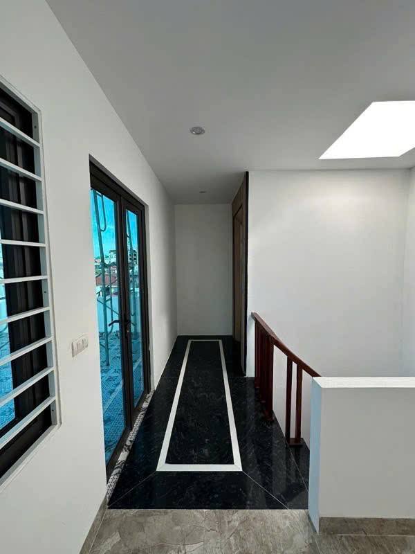 BÁN NHÀ ĐẸP LONG BIÊN, Chỉ 9,2 TỶ, 45m², 6 TẦNG – THANG MÁY XỊN Ô tô vào nhà – Ngõ thông cực thoáng
