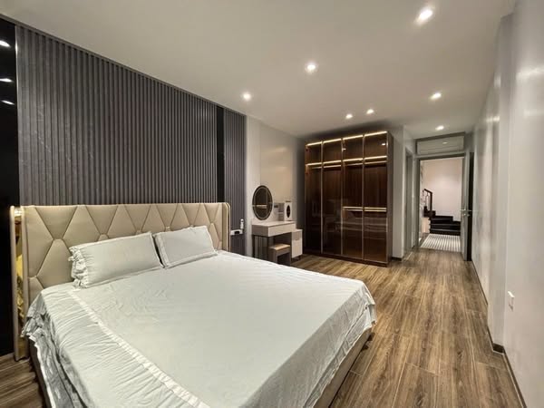 Bán nhà 6 tầng thang máy, gần Lăng Bác – ngõ rộng – chỉ 15 tỷ