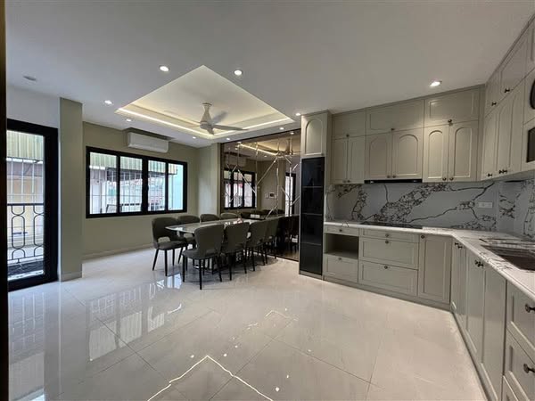 Bán nhà 6 tầng thang máy, gần Lăng Bác – ngõ rộng – chỉ 15 tỷ