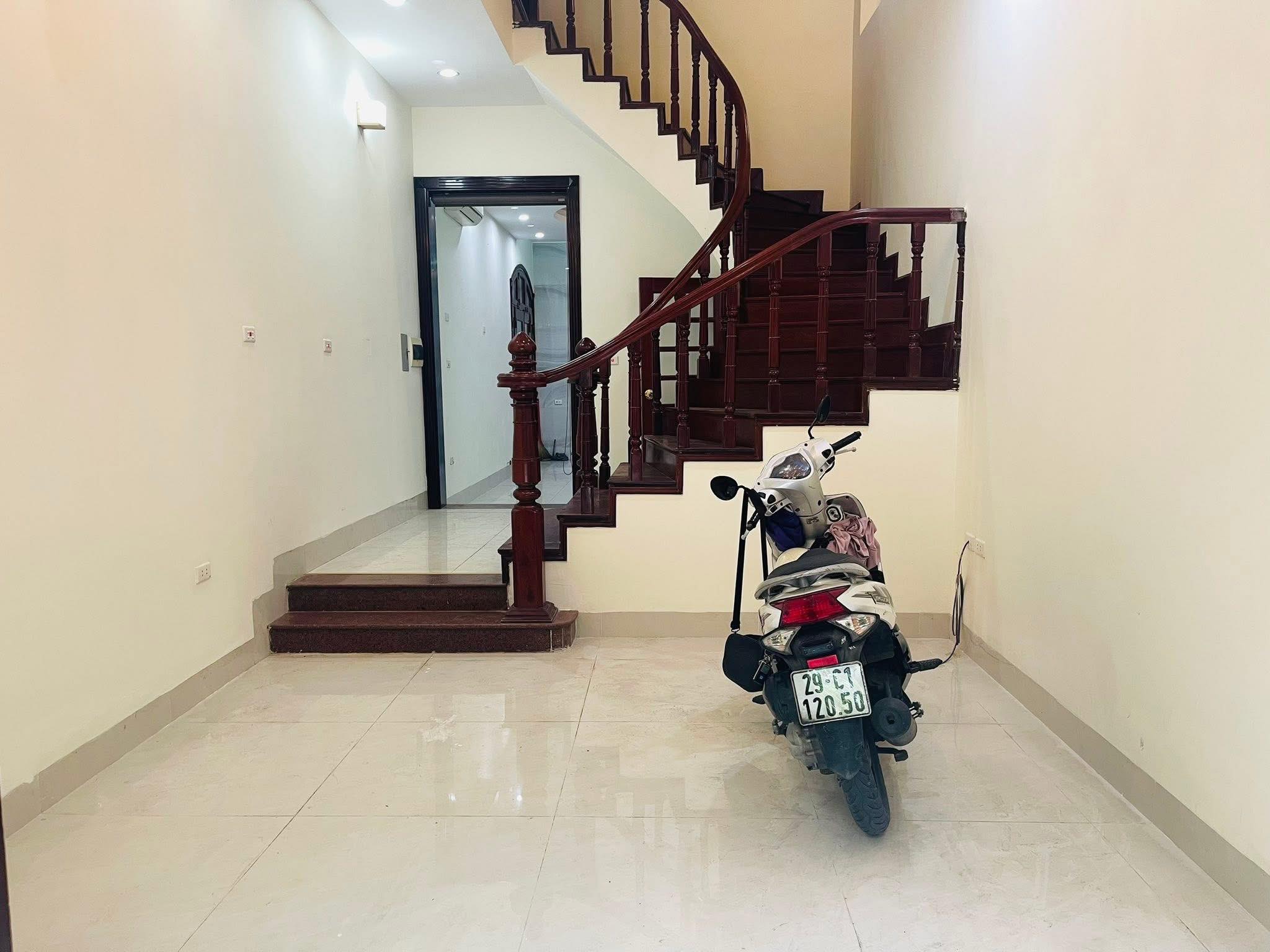 PHÂN LÔ HIẾM-Ngõ 61 Hoàng Cầu 57m/ 4Tầng, MT 4m, trước nhà 8m, 2 mặt ngõ 26.5 Tỷ