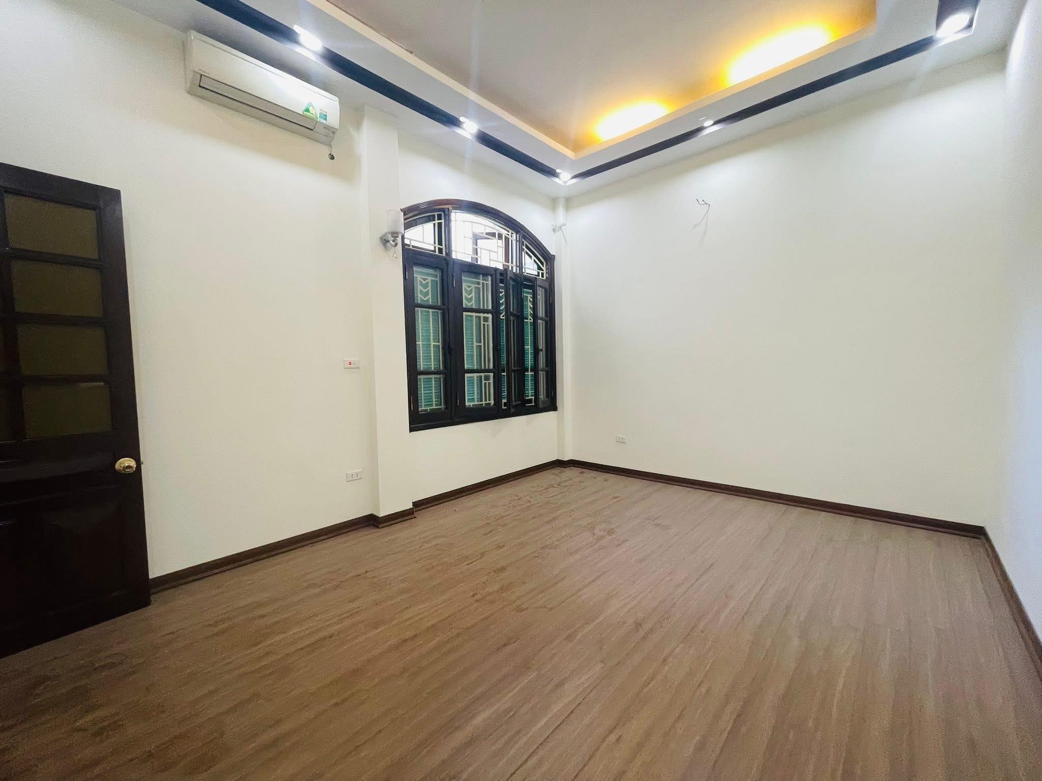 PHÂN LÔ HIẾM-Ngõ 61 Hoàng Cầu 57m/ 4Tầng, MT 4m, trước nhà 8m, 2 mặt ngõ 26.5 Tỷ