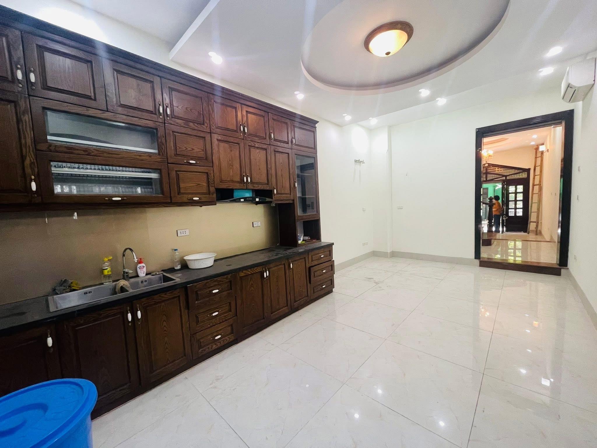 PHÂN LÔ HIẾM-Ngõ 61 Hoàng Cầu 57m/ 4Tầng, MT 4m, trước nhà 8m, 2 mặt ngõ 26.5 Tỷ
