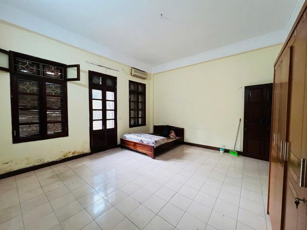 Bán nhà đẹp mặt ngõ ôtô phố Lạc Long Quân 5tầng mặt tiền 3m 6.6 tỷ Tây Hồ