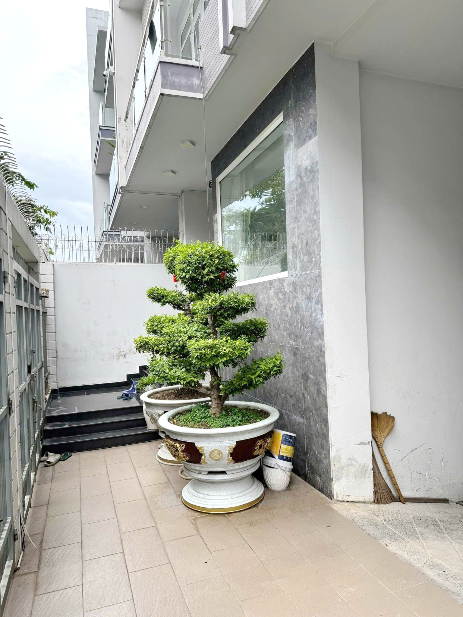 Nhà 10x19m (có hầm) KDC Dương Hồng, đường Nguyễn Văn Linh Xã Bình Hưng, Bình Chánh, TPHCM, bên ngoài khu Mizuki