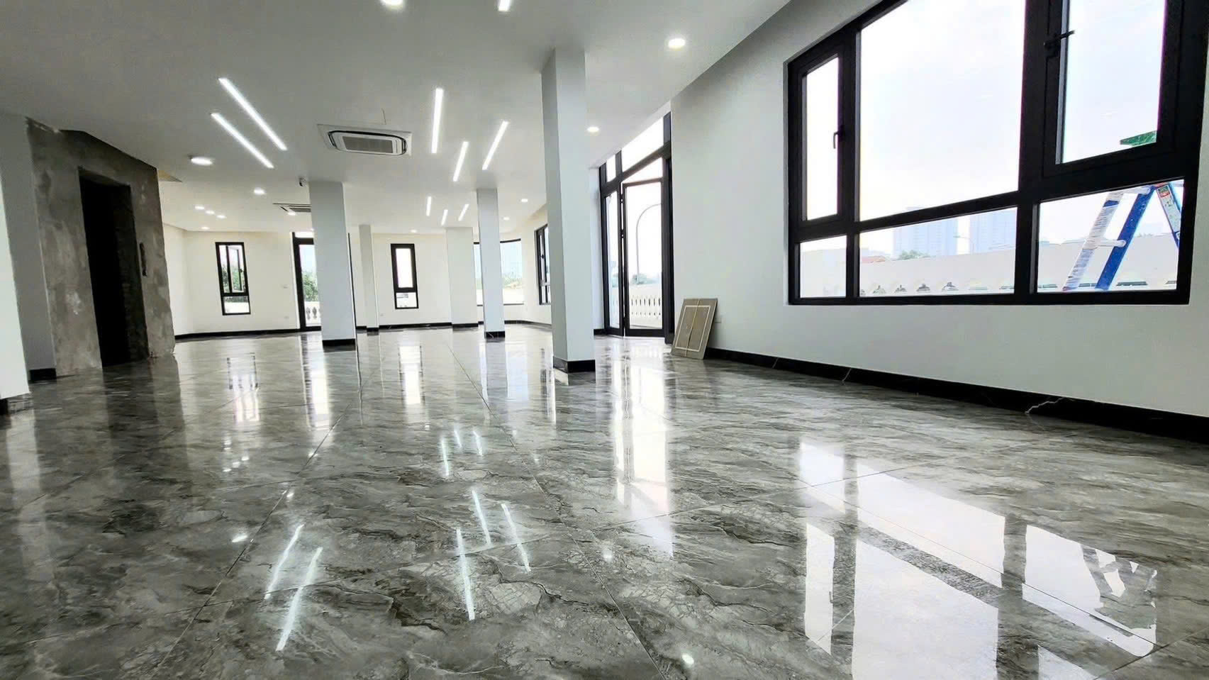 BÁN TOÀ NHÀ TỔNG CỤC 5, YÊN XÁ – LÔ GÓC 212M² x 7T THANG MÁY – DÒNG TIỀN 200TR/TH – 83 TỶ