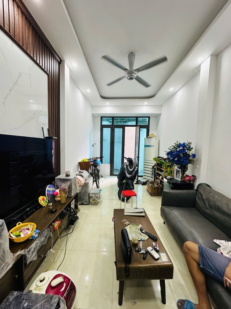 Bán nhà Hoàng Hoa Thám, Tây Hồ, gần phố, 31m2, 5 tầng, chỉ 8.2 tỷ
