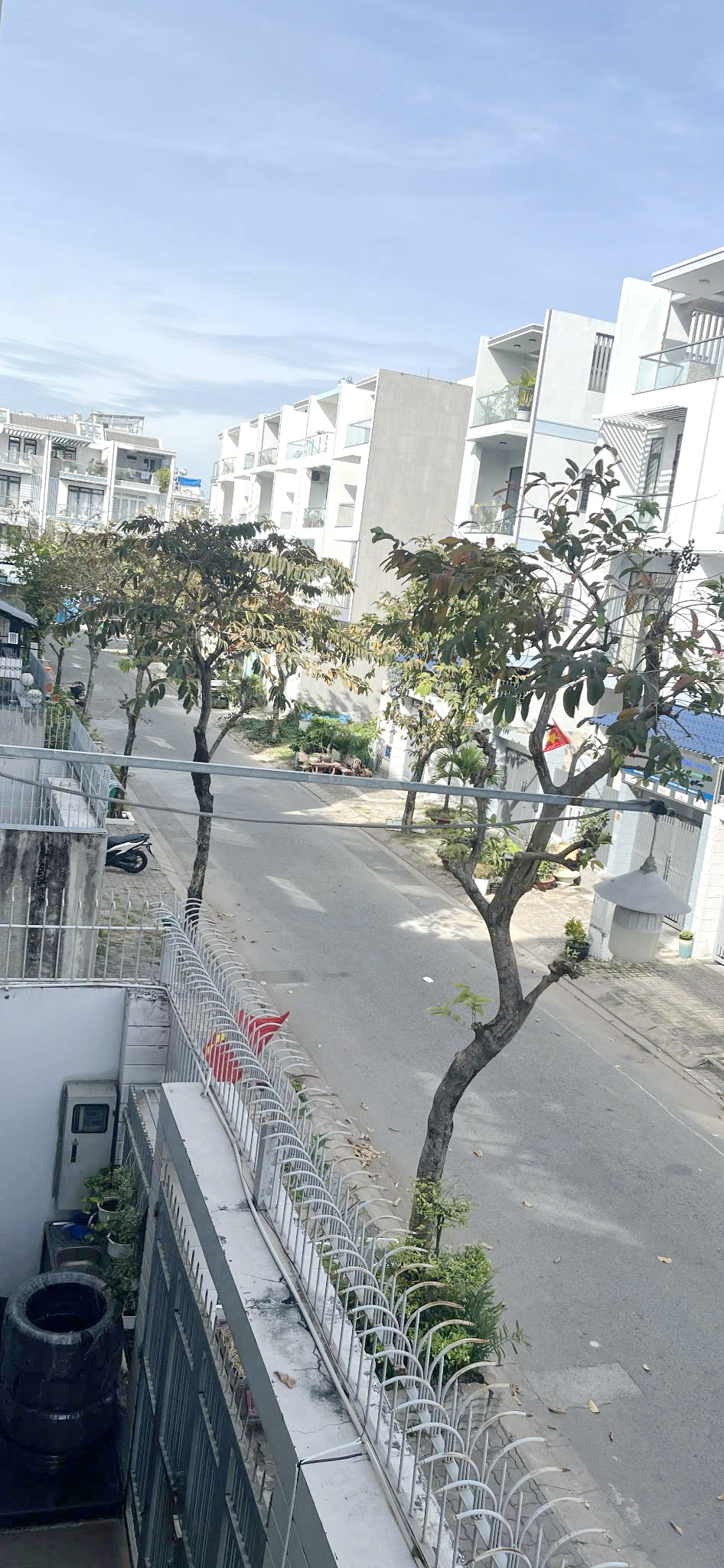Nhà 10x19m (có hầm) KDC Dương Hồng, đường Nguyễn Văn Linh Xã Bình Hưng, Bình Chánh, TPHCM, bên ngoài khu Mizuki