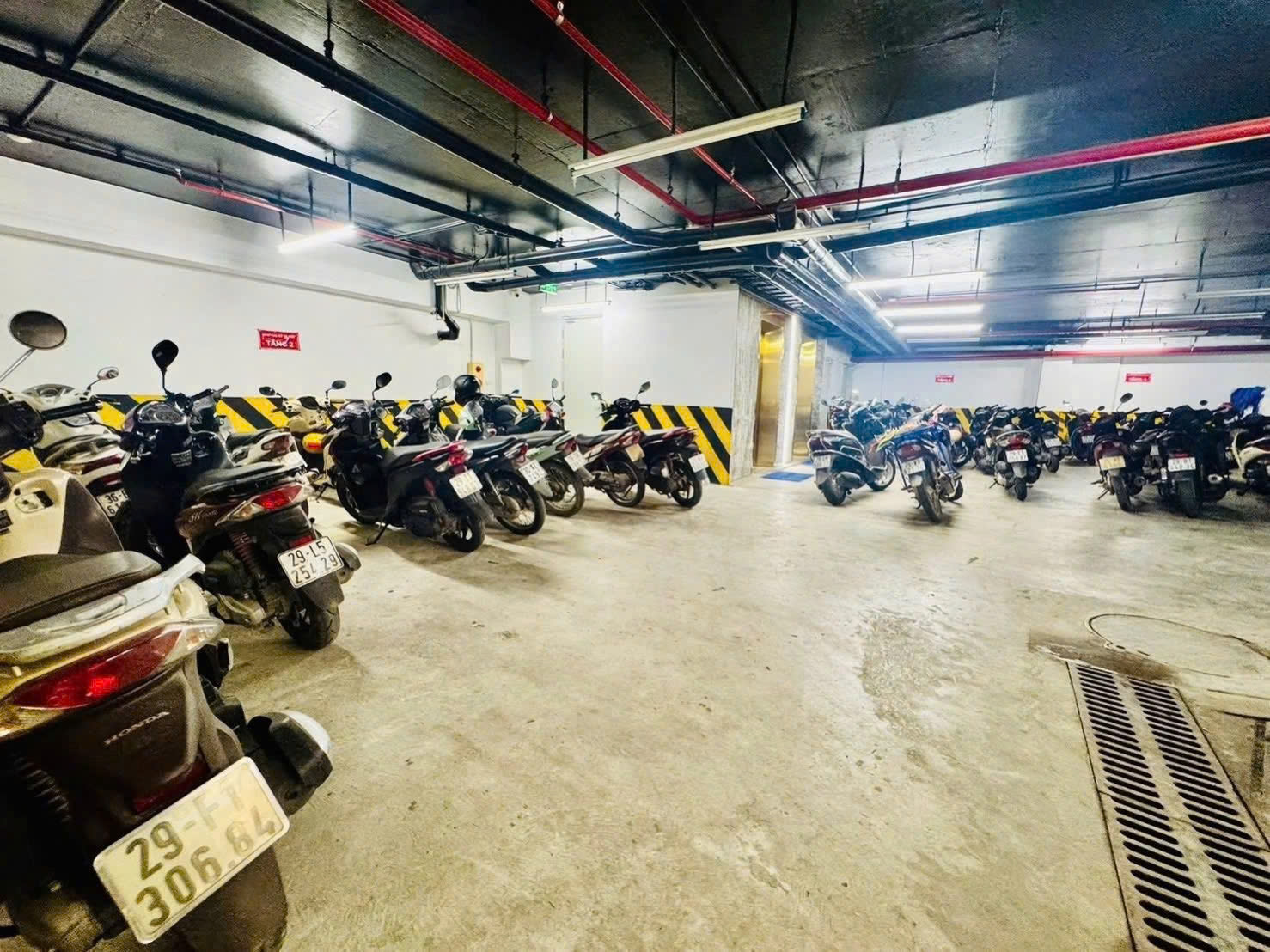 (HẠ CHÀO 10 TỶ) BÁN TÒA NHÀ PHỐ LẠC LONG QUÂN – 288M² x 8T CÓ HẦM – DÒNG TIỀN 300TR/TH