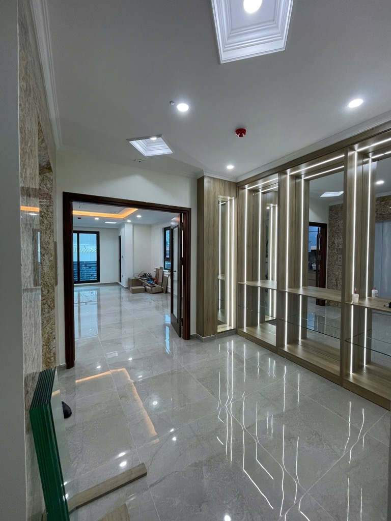 (Tin thật 100%) Bán nhà 50m2 x 8T phố Vĩnh Phúc – Phân lô ô tô tránh – Để ở hoặc làm VP kinh doanh