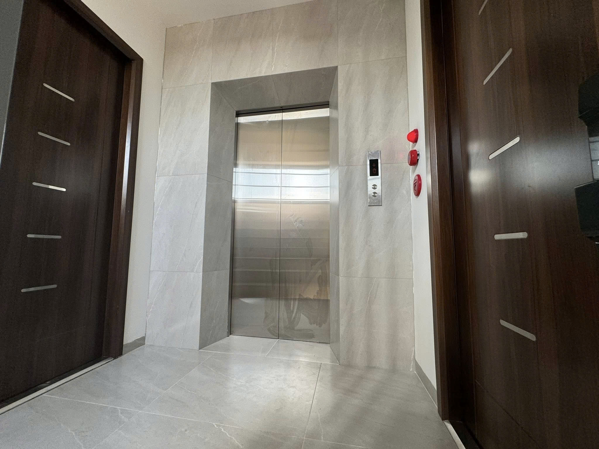 BÁN TÒA APARTMENT TRÍCH SÀI, TÂY HỒ – 100M² x 9T THANG MÁY – DT 135TR/TH – GARA Ô TÔ