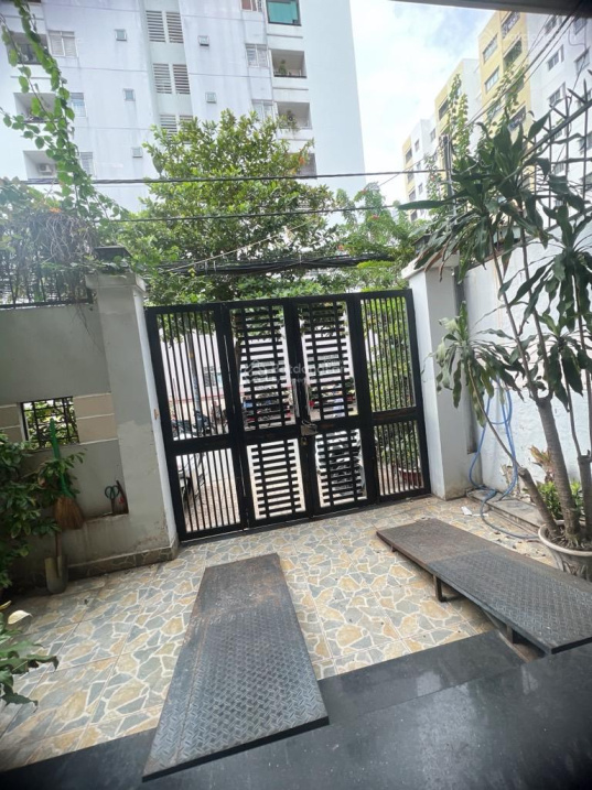 Bán nhà Tạ Quang Bửu, P.5, Quận 8, 4 tầng, 6x20m, view cực đẹp, sát CC Giai Việt, 24 tỷ
