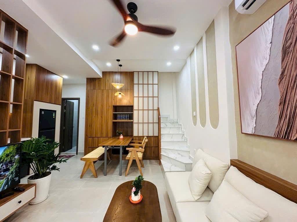 Bán nhà Nguyễn Công Hoan, P.7, 4.8x7m, 1 trệt, 1 lầu, 2pn, 2wc, đủ nội thất, 4.18 tỷ, TL