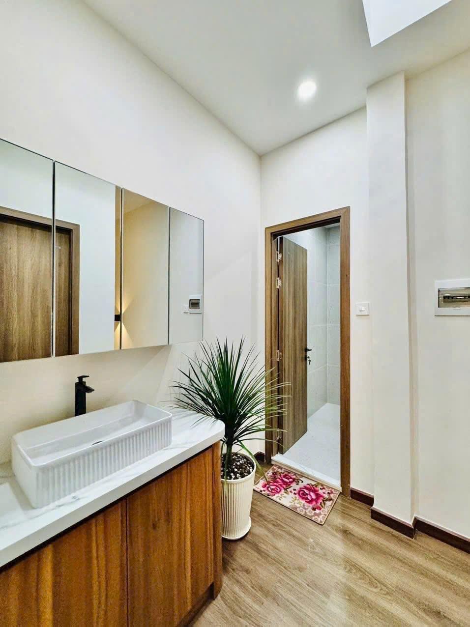 Bán nhà Nguyễn Công Hoan, P.7, 4.8x7m, 1 trệt, 1 lầu, 2pn, 2wc, đủ nội thất, 4.18 tỷ, TL