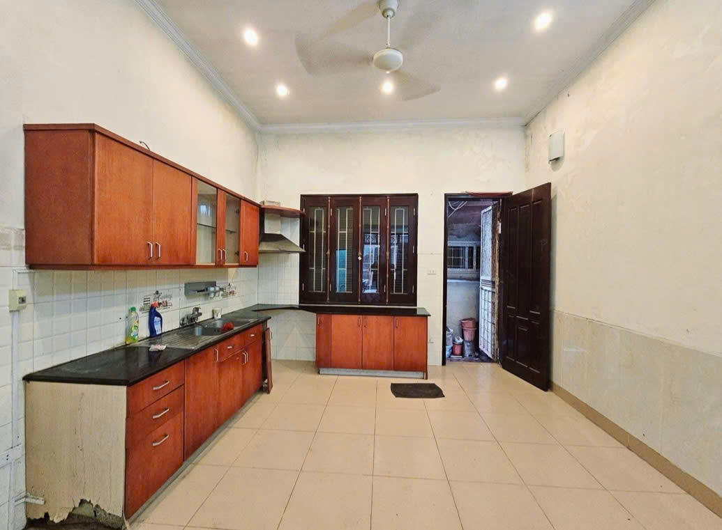 BÁN NHÀ NGUYỄN CHÍ THANH, NHÀ ĐẸP PHÂN LÔ, 2 THOÁNG, Ô TÔ ĐỖ CỬA, KINH DOANH VP – 5T x 45M2, 15.7 Tỷ