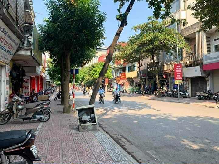 bán nhà mặt phố Ngọc Lâm, 60m, gần ngã tư Ngọc Lâm-Hồng Tiến, cách cầu Chương Dương 5 phút lái xe