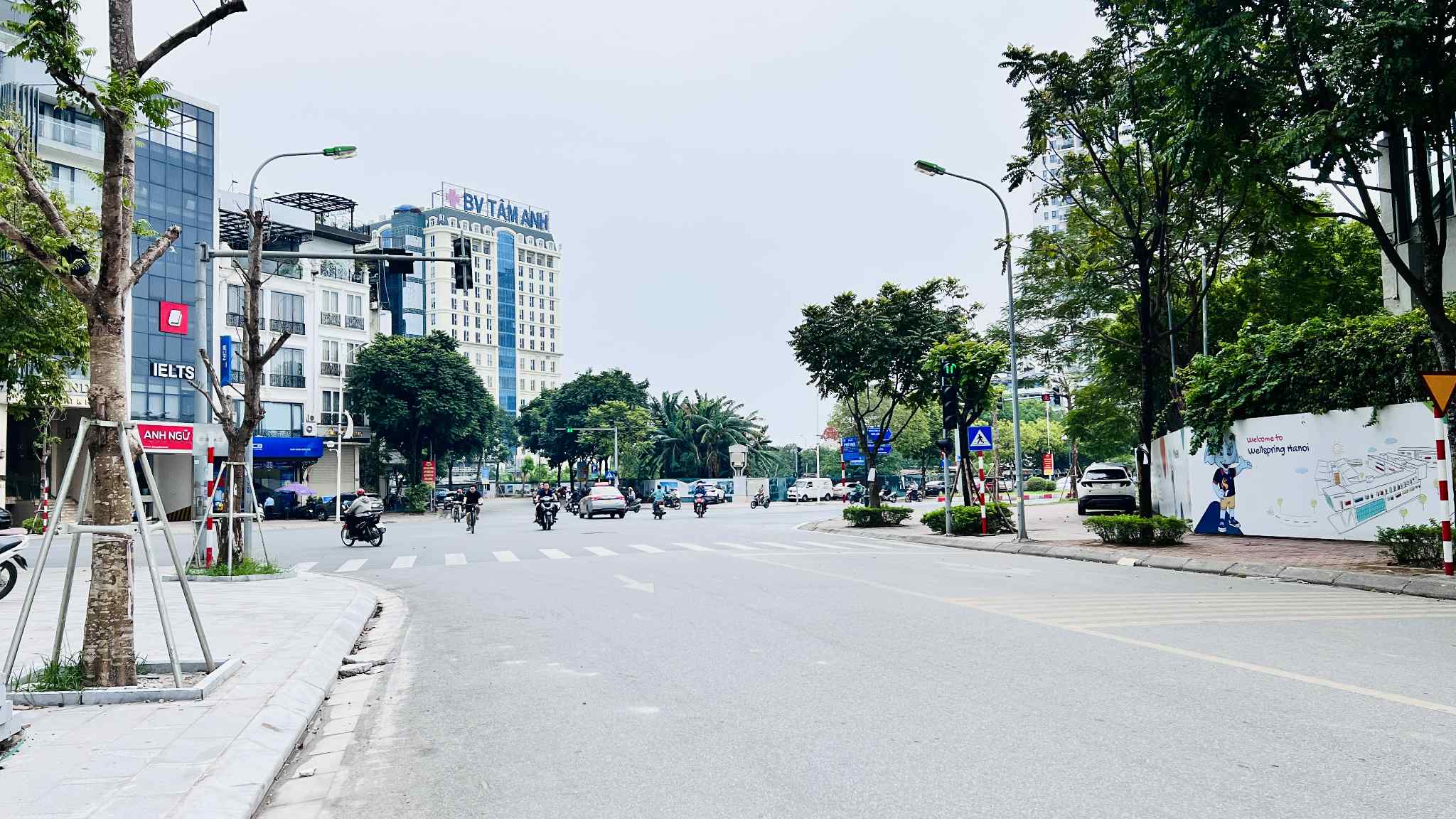 bán nhà mặt phố Hồng Tiến, 94m x 6tầng, mặt tiền 7m, 2 mặt thoáng, thang máy, vỉa hè, kinh doanh ngày đêm