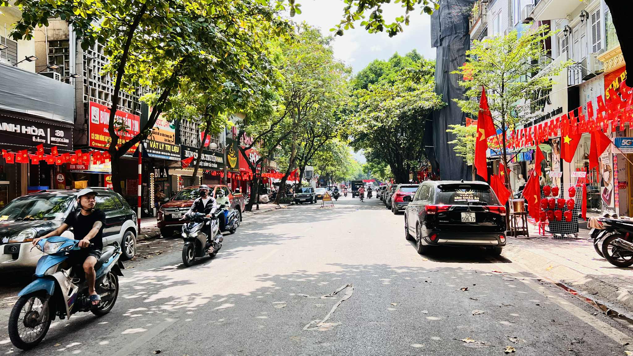 bán nhà mặt phố Ngọc Lâm, 275m, mặt tiền 7m, gần CA phường, cách cầu Chương Dương 300m