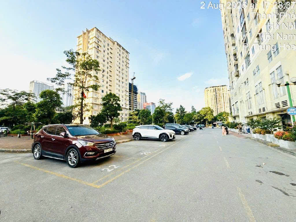 CHUNG CƯ CẦU GIẤY- NHÀ THIẾT KẾ HIỆN ĐẠI – Ô TÔ CHẠY VÒNG QUANH – 3PN – 2WC – 2 BAN CÔNG – TIỆN ÍCH XUNG QUANH KHÔNG THIẾU THỨ GÌ – KHÁCH CHỈ VIỆC SÁCH VA LY VỀ Ở LUÔN.