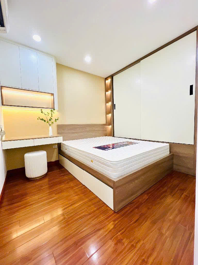 CHUNG CƯ CẦU GIẤY- NHÀ THIẾT KẾ HIỆN ĐẠI – Ô TÔ CHẠY VÒNG QUANH – 3PN – 2WC – 2 BAN CÔNG – TIỆN ÍCH XUNG QUANH KHÔNG THIẾU THỨ GÌ – KHÁCH CHỈ VIỆC SÁCH VA LY VỀ Ở LUÔN.