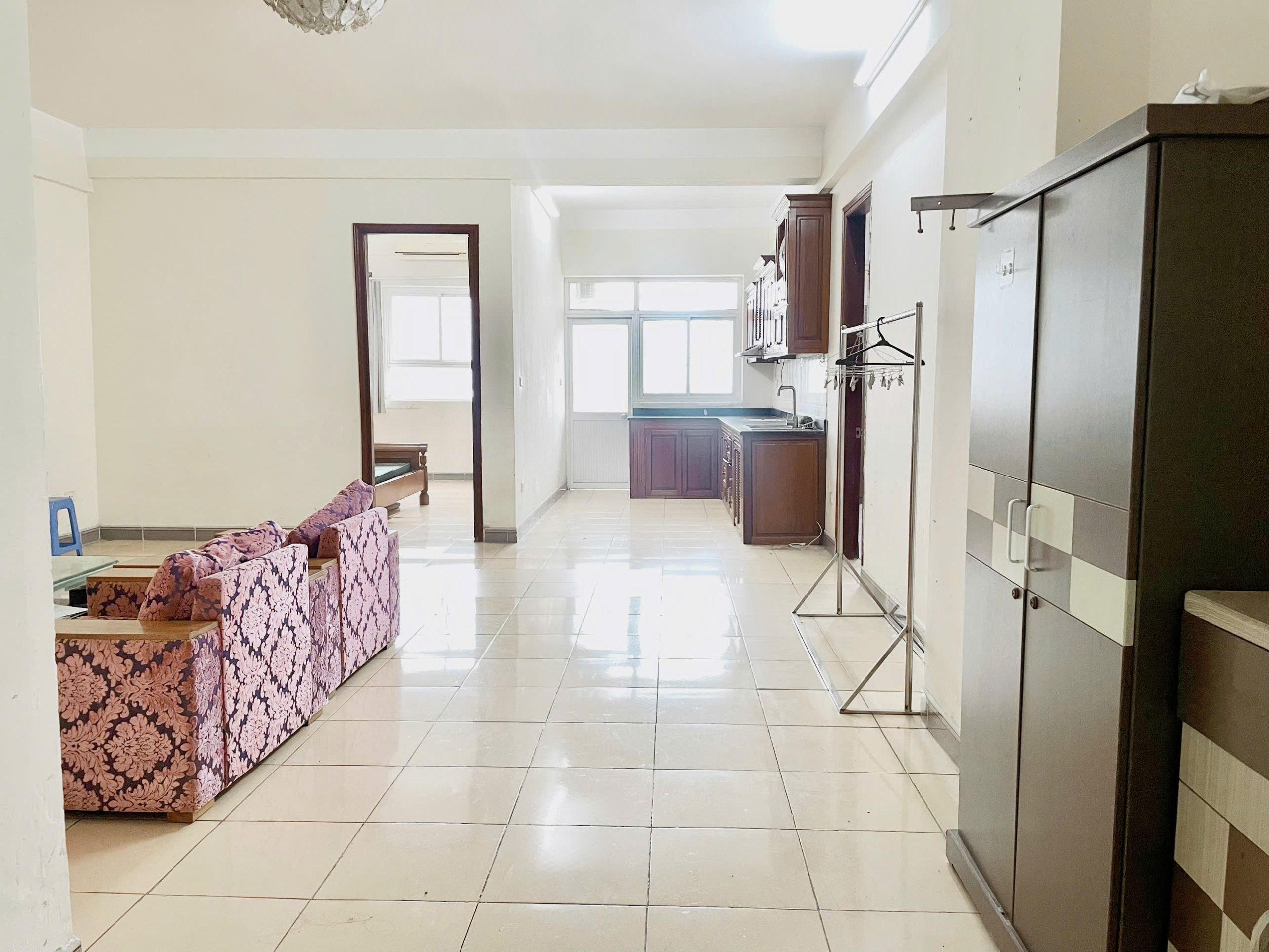 Cho thuê căn hộ chung cư 15T, 100m2 x 2 ngủ,1 khách.1 wc, 11 triệu có thương lượng