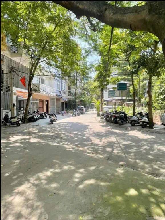 Cho thuê nhà KĐT Đền Lừ, 3.5 tầng x 100m2, ô tô đỗ cửa, 25 Triệu