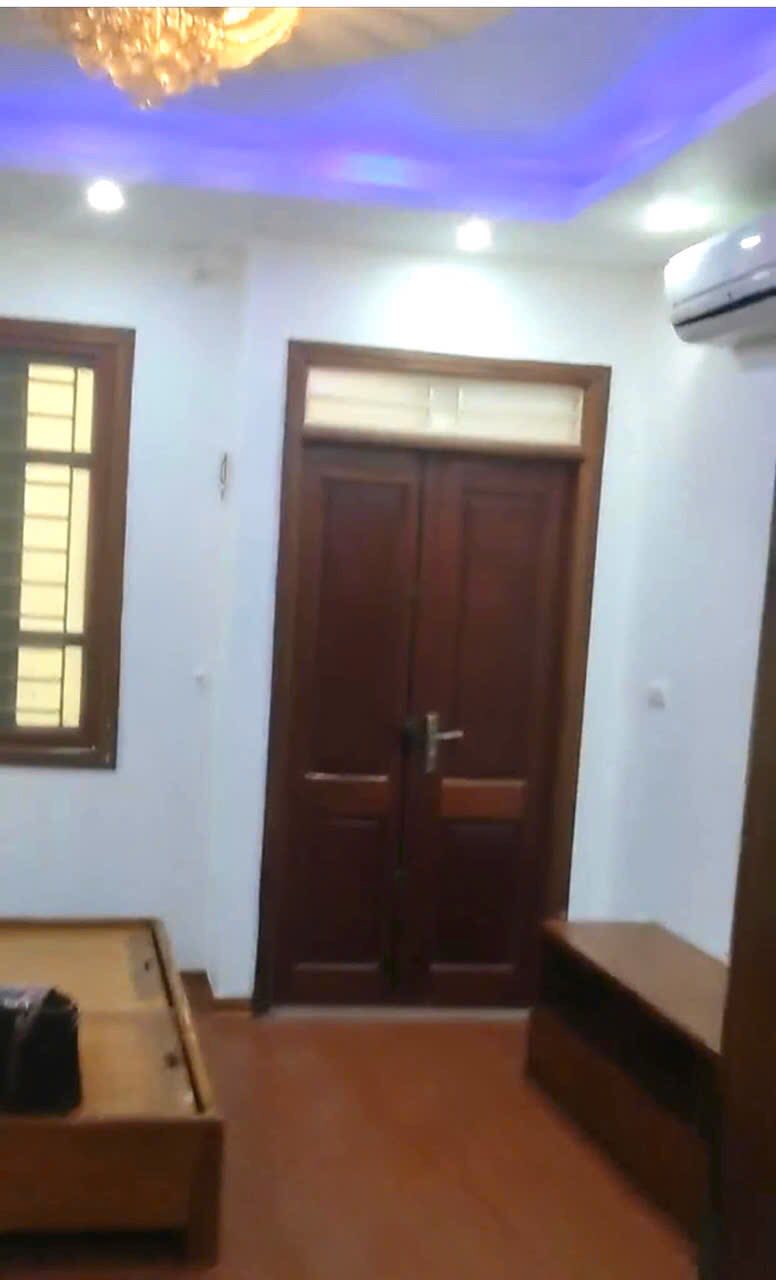 Cho thuê nhà ngõ Định Công, 30m2*5 tầng 3 phòng ngủ, 4 vs, 12 triệu