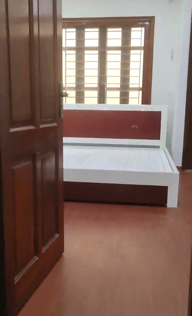 Cho thuê nhà ngõ Định Công, 30m2*5 tầng 3 phòng ngủ, 4 vs, 12 triệu