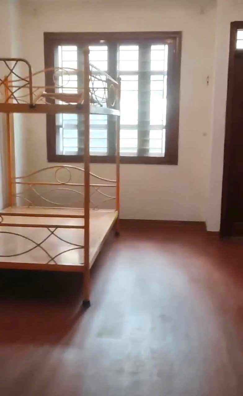 Cho thuê nhà ngõ Định Công, 30m2*5 tầng 3 phòng ngủ, 4 vs, 12 triệu