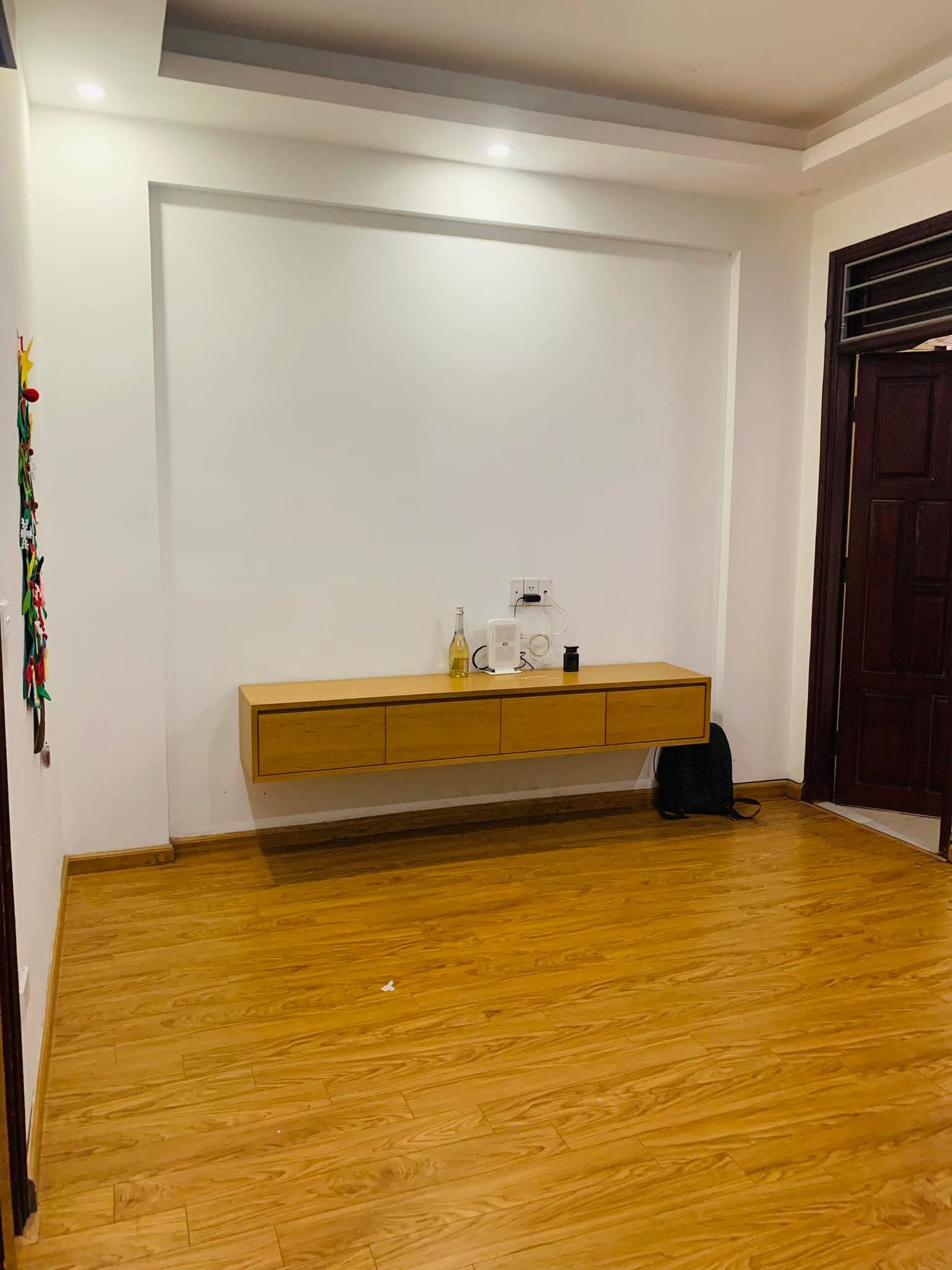 Cho thuê nhà ngõ ô tô 218 Hoàng Mai, 5 tầng x 30m2, 3 ngủ, 12 Triệu Full đồ