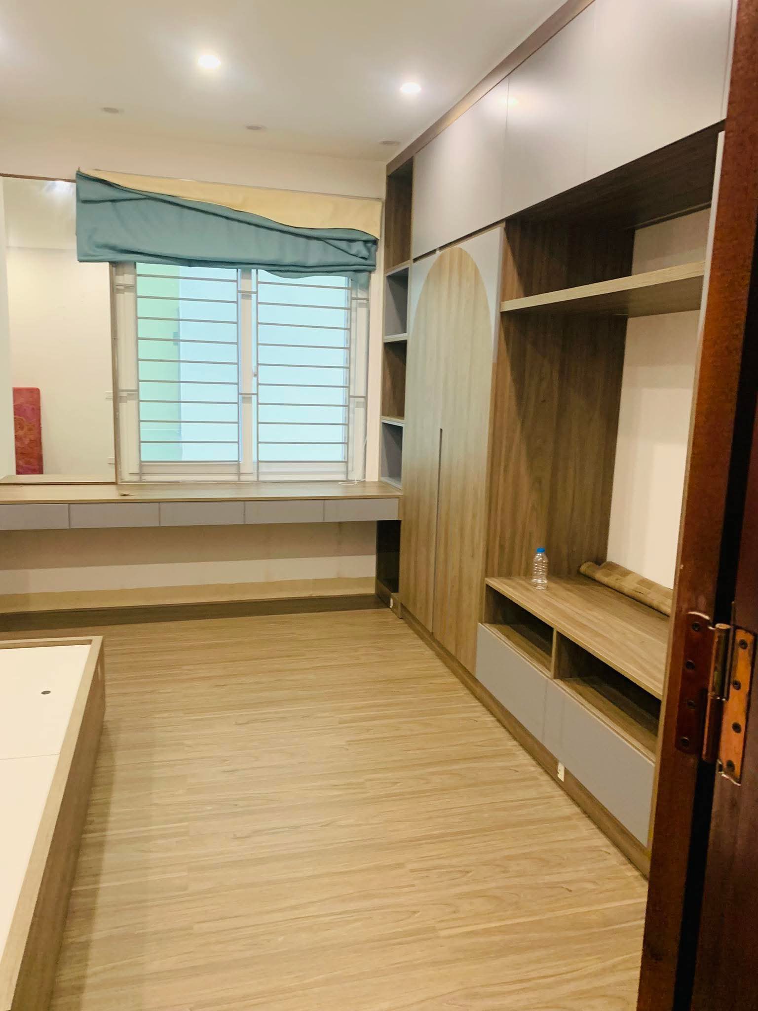 Cho thuê nhà ngõ ô tô 218 Hoàng Mai, 5 tầng x 30m2, 3 ngủ, 12 Triệu Full đồ