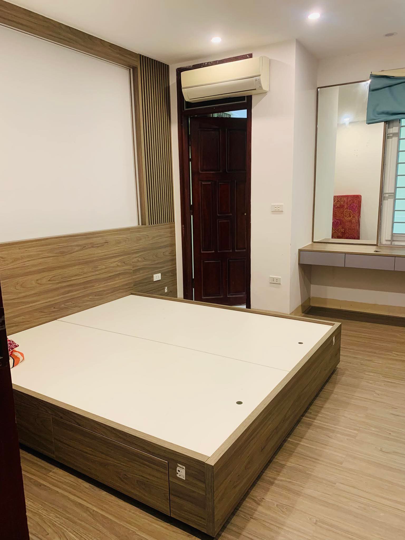 Cho thuê nhà ngõ ô tô 218 Hoàng Mai, 5 tầng x 30m2, 3 ngủ, 12 Triệu Full đồ