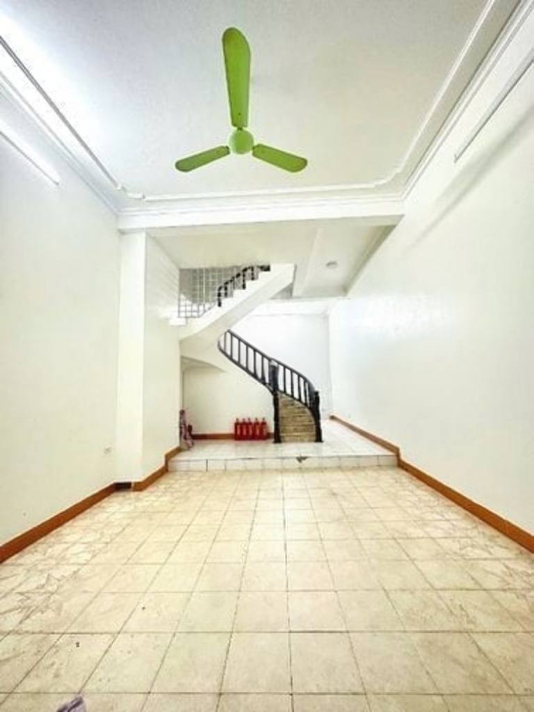 Cho thuê nhà ngõ ô tô Hoàng Văn Thái, Thanh Xuân 4 tầng x 50m2, 4 ngủ, 16 Triệu