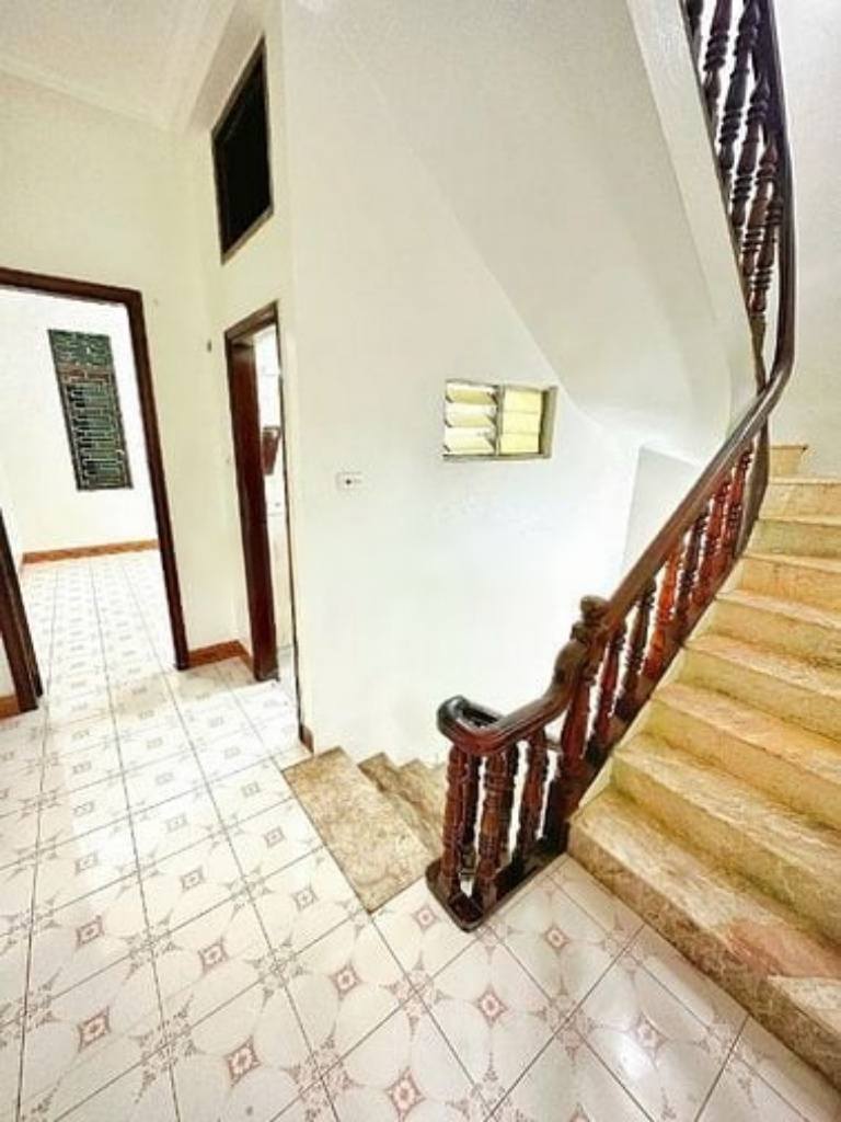 Cho thuê nhà ngõ ô tô Hoàng Văn Thái, Thanh Xuân 4 tầng x 50m2, 4 ngủ, 16 Triệu